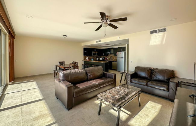 Poolside Family Retreat 2BR Condo - Foto 7