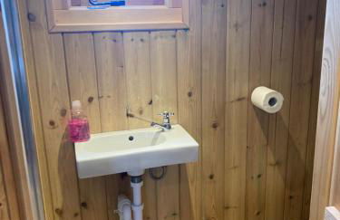 The Shepherd's Hut with cozy logburner - Foto 64