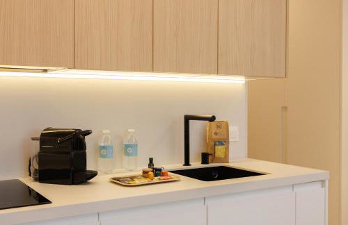 MARBELLA BANUS SUITES - Banús - Medina Garden - Brand New 1BR - 1BA - Outdoor Terrace - Bright & Modern - Pool - Steps from Puerto Banús Marina - Walk to El Corte Ing Luxury Shopping Mall - Photo 6