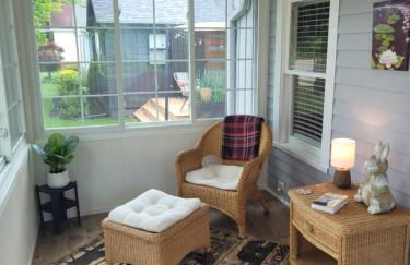 The Lily Pad on Benzie Blvd - Super Cute! - Foto 15