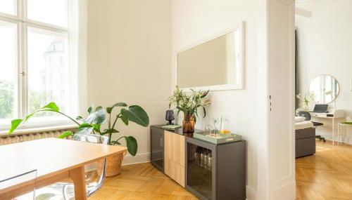 KAISER 02 by ROCKCHAIR Apartments l SUPERHOST Status l 3 Bedrooms Boxspringbeds 2 Bathrooms l Cozy Family & Business Flair 155 sqm 3 Balcony 2nd Floor Elevator up to 10 guests welcomes you! - Foto 5