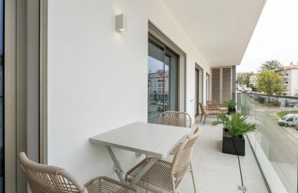 Modern 2BR w Rooftop Pool & Parking by LovelyStay - Foto 13