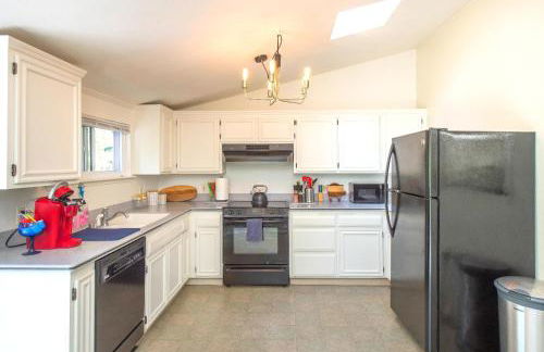 Summit Sanctuary! Redwoods! Fire Table!! BBQ Grill! Fast WiFi!! Dog Friendly! - Foto 14