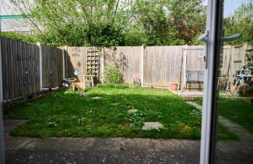 Cherish Stays spacious & amazing 3 Bed House in Hayes & Heathrow - Foto 24