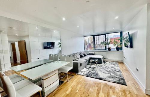 Luxury 2 BED Entire Apartment-Near Tube & Shopping centre - Foto 1