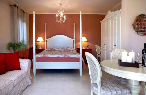 Avra Private Suites - Photo 26