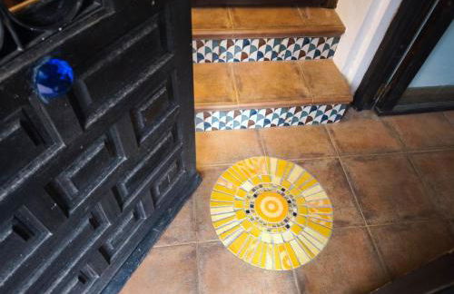 Künstlerhaus Finca Madreselva mit atemberaubenden Weitblick mit Infinitypool, kleinen Teichen und vielen Sitzplätzen in Tolox Malaga im Nationalpark Sierra de las Nieves, ideal für Entspannung, aber auch zum Wandern - Foto 32