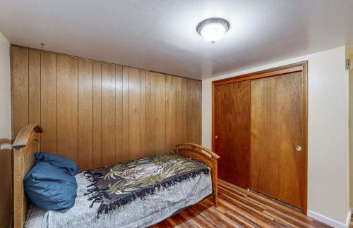 Families with Dogs! Alaskan Basecamp Near Mountains - Photo 17