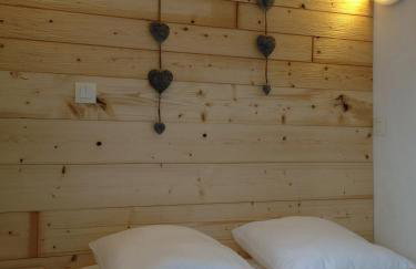 Lama-Gîte-des-Puys T3 Lamadalet, vue sud, terrasse, parking privé - Foto 14