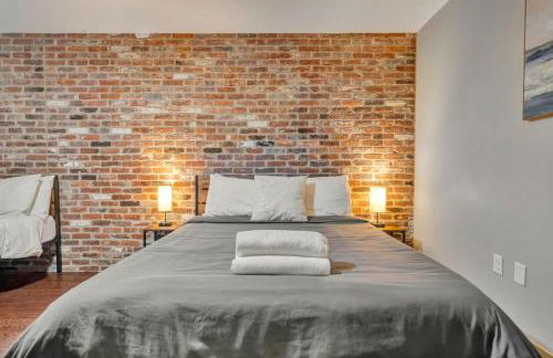 Ideal Spot Near 4th Street Live & Local Dining - Foto 32