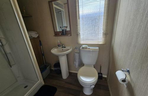 Ty Mawr Chalet Sleeps 6 with Fireplace - Photo 6