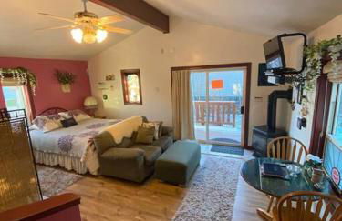 Studio-Alaska's Point of View-Private-intown - Photo 10