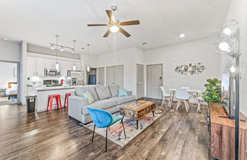 Spacious 2BR King Bed Suites Close to Downtown and Airport - Foto 46