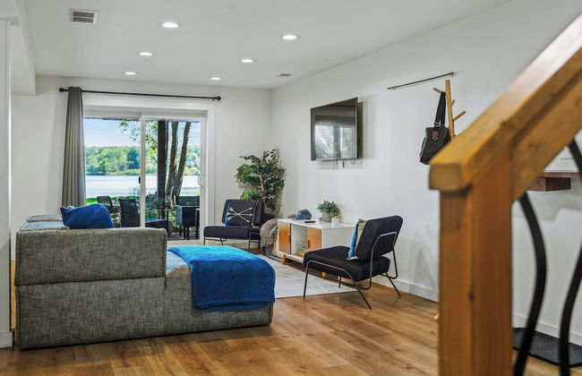 Lake Daze by Avantstay Lakefront w/ Modern Interior, Enclosed Porch & Hot Tub - Foto 18