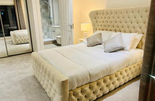 DESIGNER HOUSE - University of Glasgow / Central Glasgow 'Hillhead' West End G12 - Luxurious & Contemporary Detached House / Terrace / Garden / 'electric car charging' Garage Parking - Foto 15