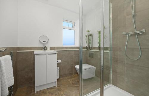 St Martins 2 Bedroom Apartments in Ruislip By 360 Stays - Foto 142