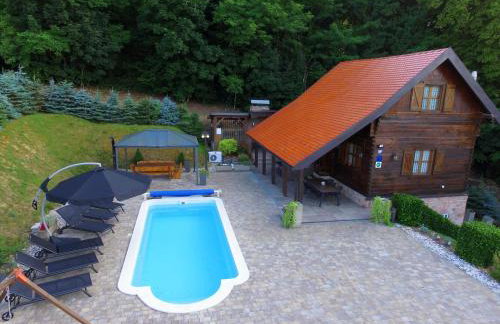 Slow leaving retreat in villa with heated pool, whirlpool, sauna, playground and barbeque in privacy near forest - Foto 1