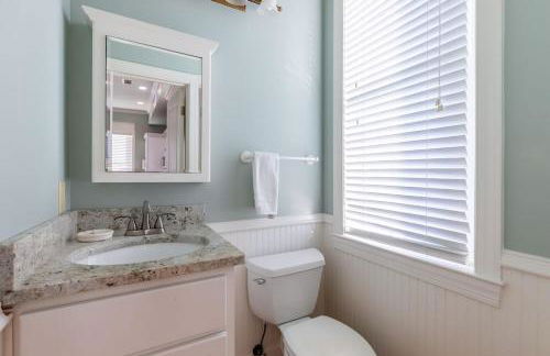 Centennial Coast Cottage - with Heated pool - Foto 37