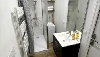 Studio central, parking, lit Queen size par ALP Chartres - Foto 5, towels, Shower