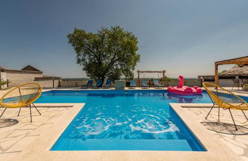 Unique Villa V with large pool - Photo 7