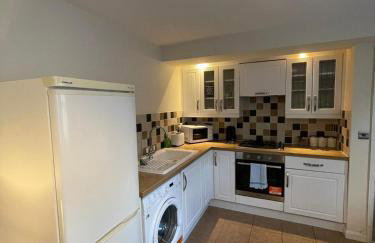 Large Apartments next to East Midlands Airport with Free Gated Parking! - Photo 55