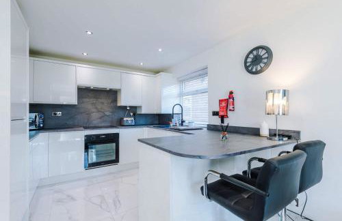 Modern 1BR Apartment in Whitefield, Manchester with Private Parking - Foto 3
