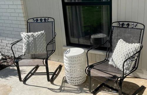 Fayetteville Retreat - Centrally located - Next to Washington Regional Hospital - Photo 31