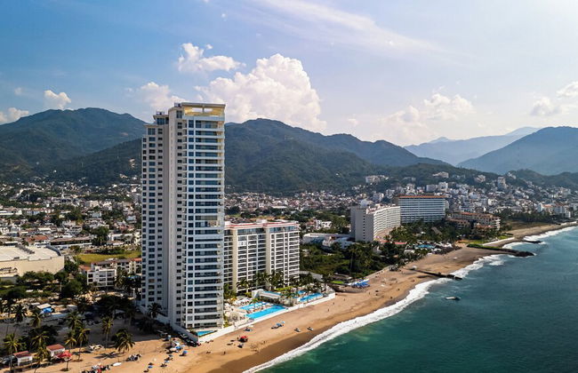 Oceanfront 1BR with Balcony & Pool - Foto 44