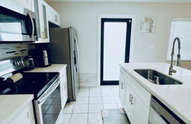 Quiet retreat near Coconut Grove free parking - Photo 56