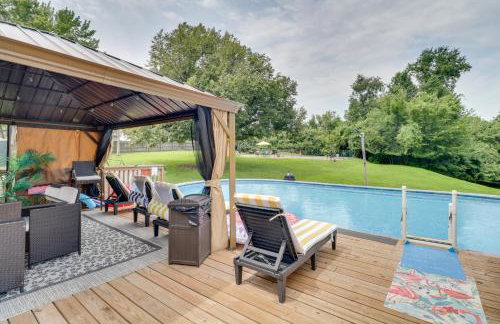 'Hidden Paradise' on 5 Acres w/ Hot Tub & Deck! - Foto 2