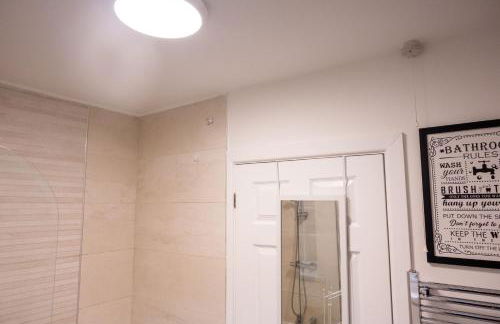 Conyngham Villa, Luxury Detached House, 6 Beds, 4BR,Large garden, Parking - Sleeps 8 - Foto 27