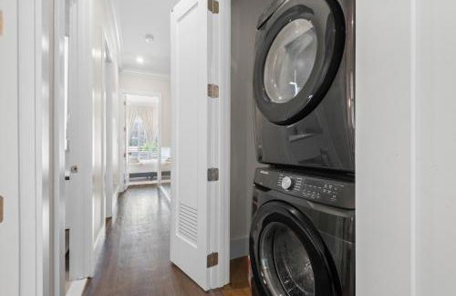 New 3BR Home with Private Yard and Game Room and Parking - Foto 33