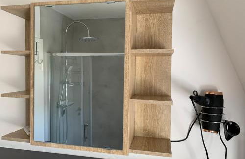 -Fewo Benz- Exklusive Ferienwohnung im Stadtzentrum von Wittenberge Modernes Ambiente, 3 Einzelzimmer für bis zu 6 Gäste - voll ausgestattet mit Waipu-TV und High-Speed-WLAN Bettwäsche und Handtücher inklusive! - Foto 24