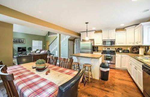 Hot Tub and Wooded Views Lakefront Blue Eye Cottage - Foto 8