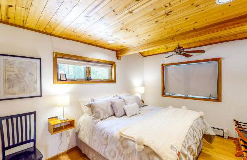 Hot Tub, Lake Views! All-Season Hinsdale Haven - Foto 17