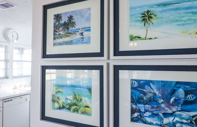 2nd Row Beach Home Ocean Views Old School Vibes - 1 min Walk to Sunny Beach - Foto 20