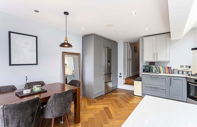 Modern and Spacious Colliers Wood Home - Foto 18