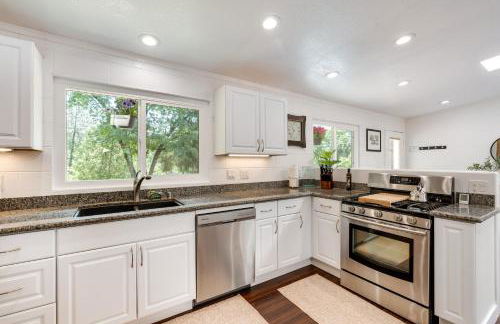 Modern Meadow Vista Vacation Home with Spacious Deck - Photo 10