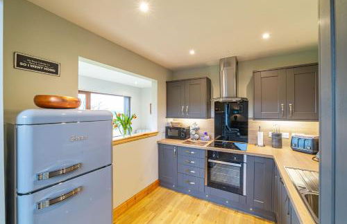 Roe Deer Lodge with Hot Tub - Foto 8