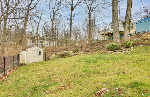 Walk to Lake Hopatcong Vibrant Home with Deck! - Foto 25