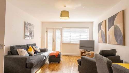 Paisley with Parking & Balcony - Pass the Keys - Foto 3, Other