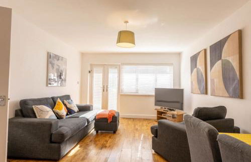 Paisley with Parking & Balcony - Pass the Keys - Foto 3