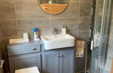 Old Canal-Side Cottage Taff Trail Merthyr Tydfil - Photo 52