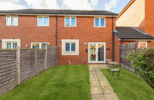 Hunsbury House - Excellent Location - Free Parking, Self-Check-In, SkyTV and Fast Wifi by Yoko Property - Foto 30