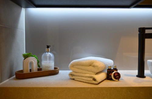 Luxury 2 Bed Apartment Vauxhall, Balcony, Sleeps 6, Central London - Open for Business stays, Long Stays, Families Relocating - Foto 20