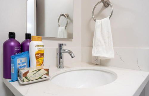 100 PERCENT NEW STUNNING HUGE HOME, GARDEN BEACH, RESERVED Parking - Foto 19