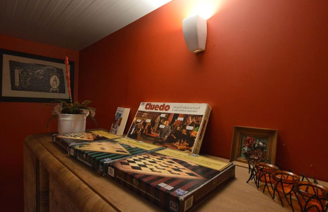 Spacious Home With Garden - Photo 32