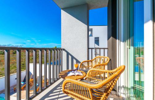 Modern Casa di Lucija with heated pool, near Airport, own parking - Foto 10