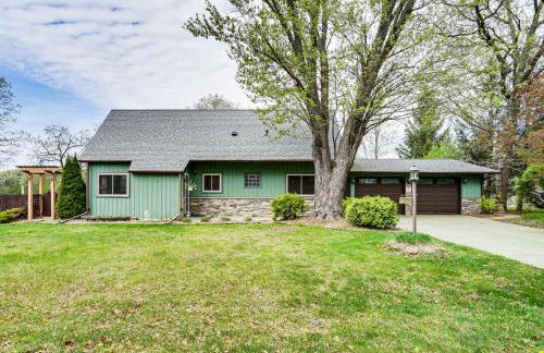 Love Lake Retreat with Hot Tub in New Richmond! - Foto 36