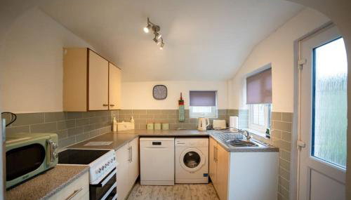 Gloucester City - Birchmore House - 2 Bedroom End Terrace Property Near To City Centre & Hospital With On-Street Parking - Sleeps 5 - Great For Hospital Workers & Contractors - Hosted by RENTMYHOUSE - Foto 3